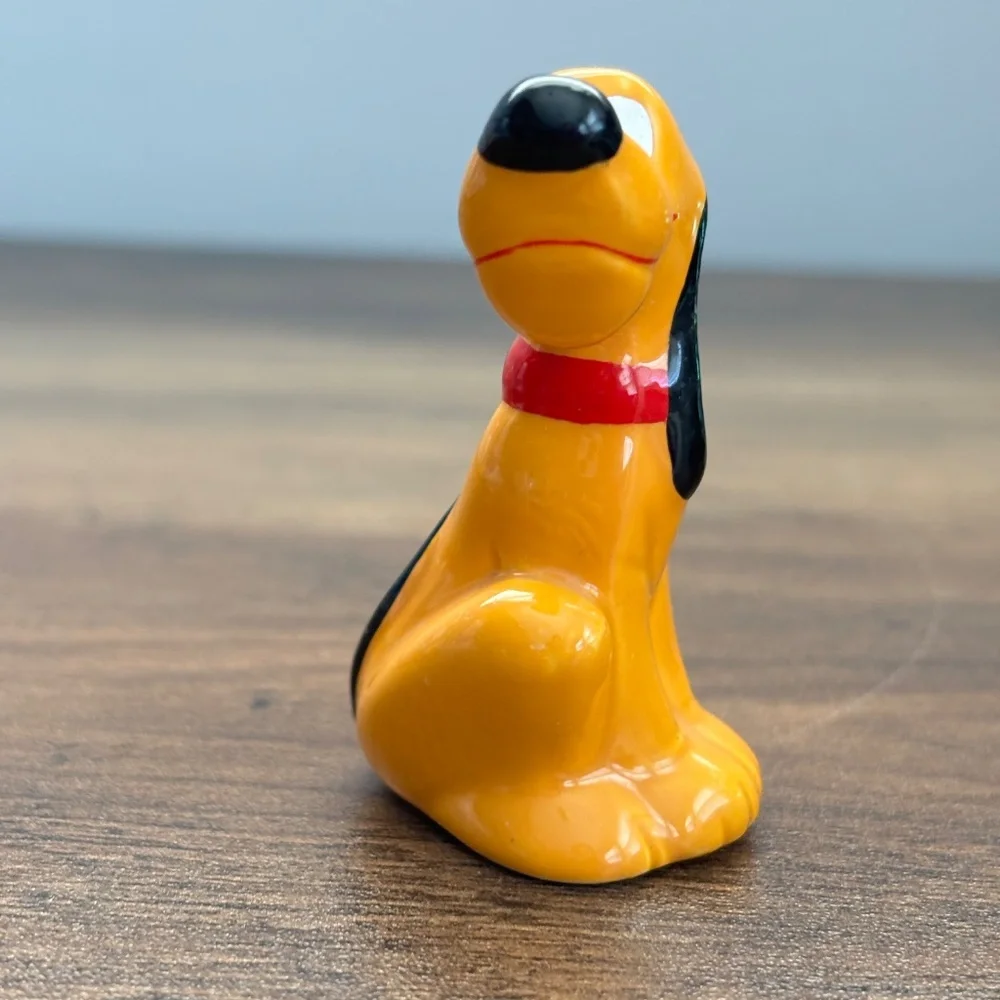 VINTAGE Walt Disney Productions Sitting PLUTO Ceramic Porcelain Figurine 2.25
